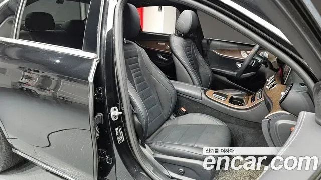 Mercedes-Benz E-Class E300e 4MATIC, миниатюра 7