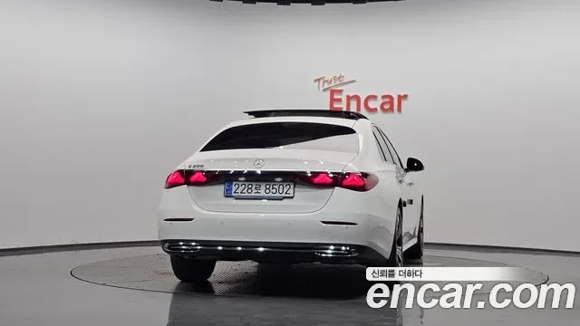 Mercedes-Benz E-Class E200, миниатюра 3