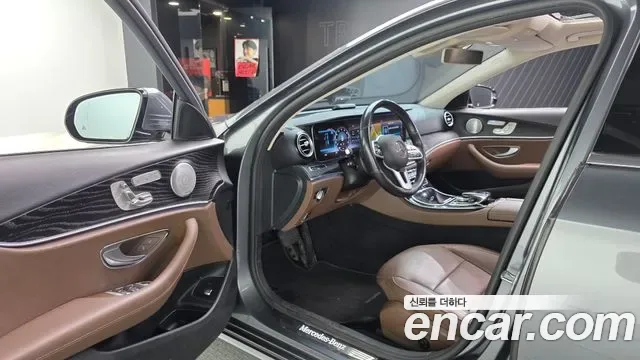 Mercedes-Benz E-Class E300, миниатюра 15