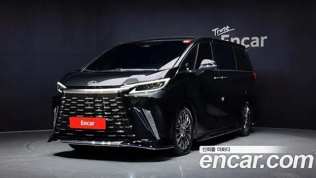 Lexus LM 500h