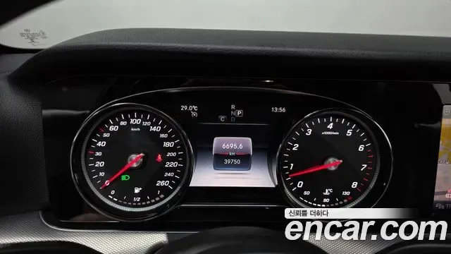 Mercedes-Benz E-Class E250, миниатюра 11