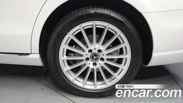 Mercedes-Benz E-Class E250, миниатюра 5