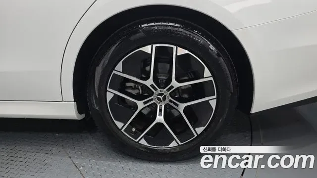 Mercedes-Benz E-Class E200, миниатюра 9