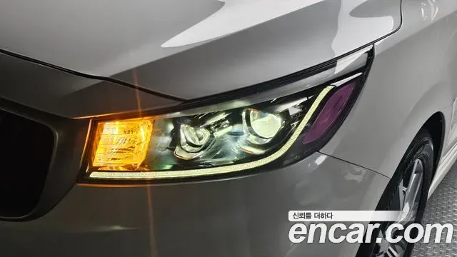 Kia Carnival бензин 9 мест, миниатюра 7