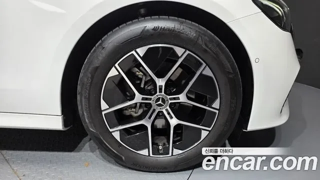 Mercedes-Benz E-Class E200, миниатюра 30