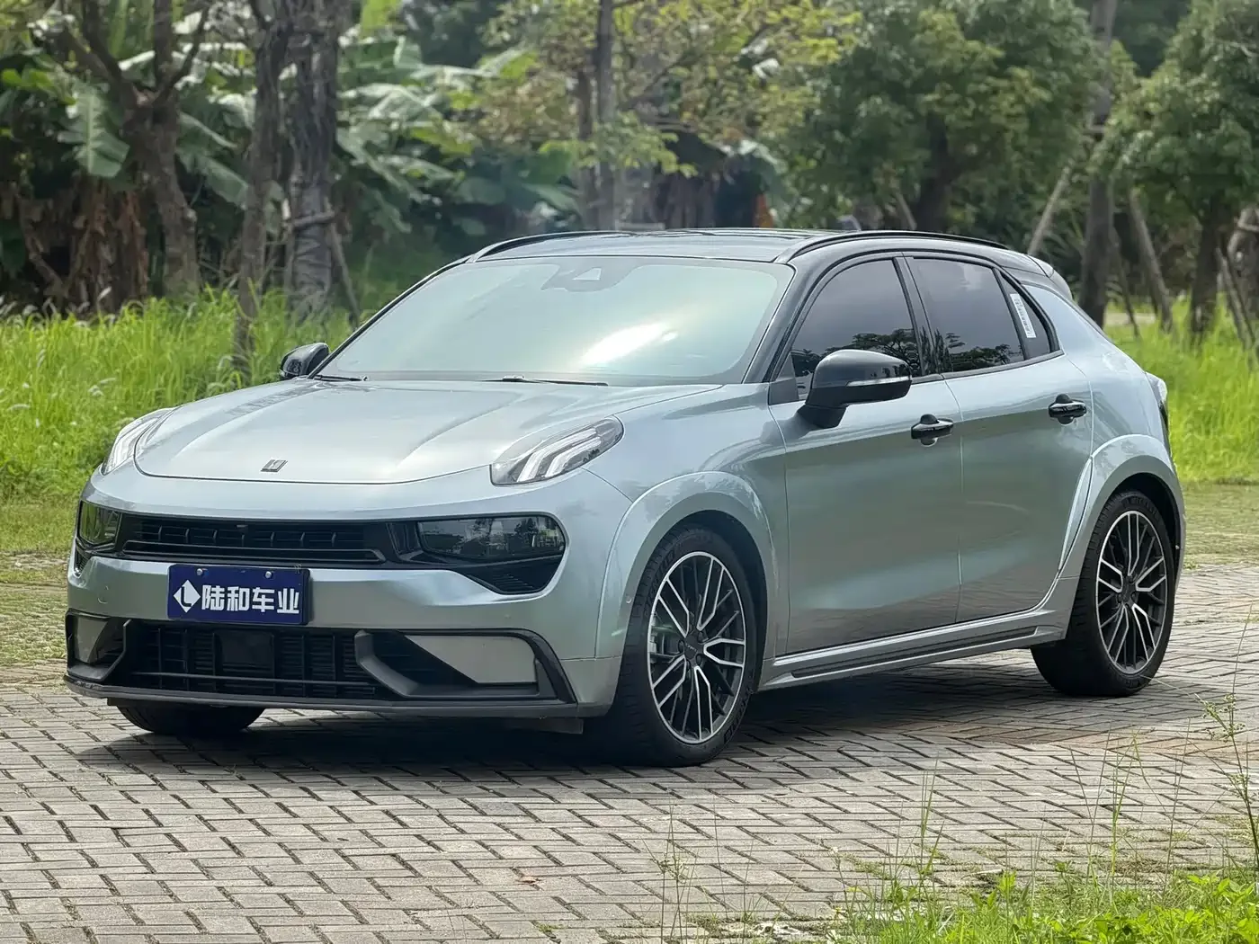 Lynk & Co 02