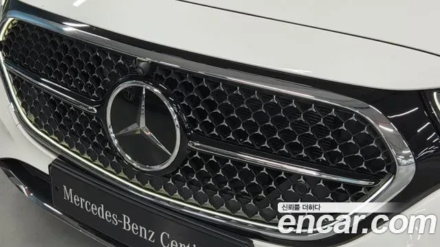 Mercedes-Benz E-Class E200, миниатюра 17