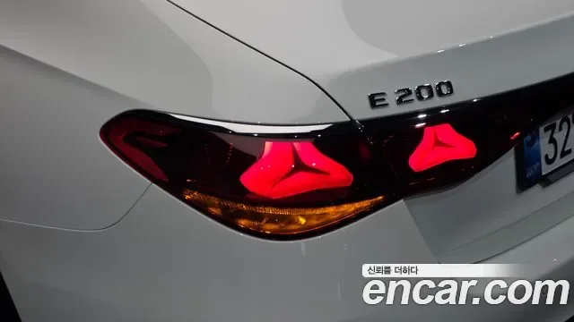 Mercedes-Benz E-Class E200 AMG Line, миниатюра 25