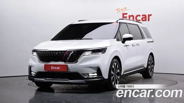 Kia Carnival дизель 7 мест Signature