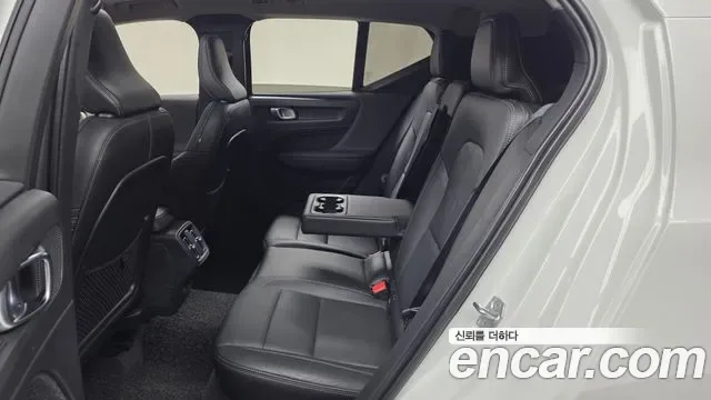 Volvo XC40 B4, миниатюра 17