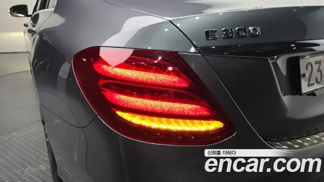 Mercedes-Benz E-Class E300 4MATIC AMG Line, миниатюра 21