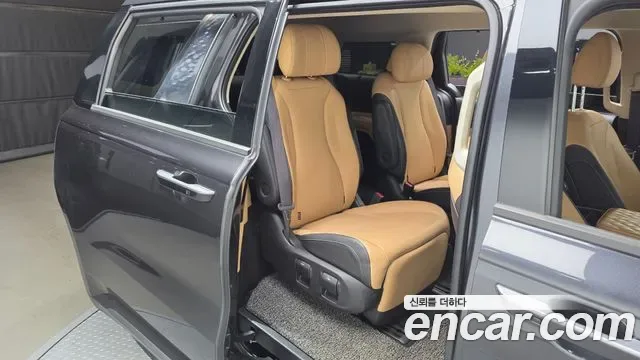 Kia Carnival бензин 7 мест Signature, миниатюра 3