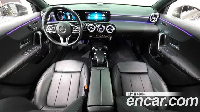 Mercedes-Benz A-Class A200d, миниатюра 13