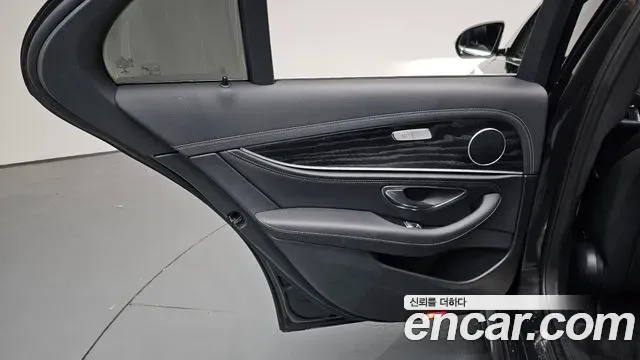 Mercedes-Benz E-Class E220d 4MATIC AMG Line, миниатюра 8