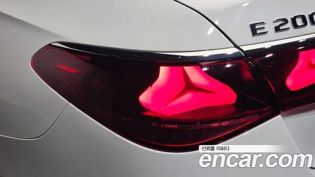 Mercedes-Benz E-Class E200, миниатюра 25