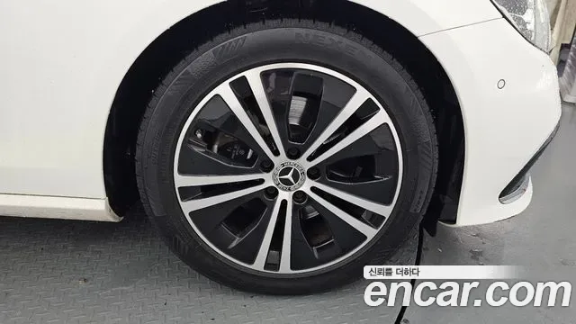 Mercedes-Benz E-Class E250, миниатюра 22
