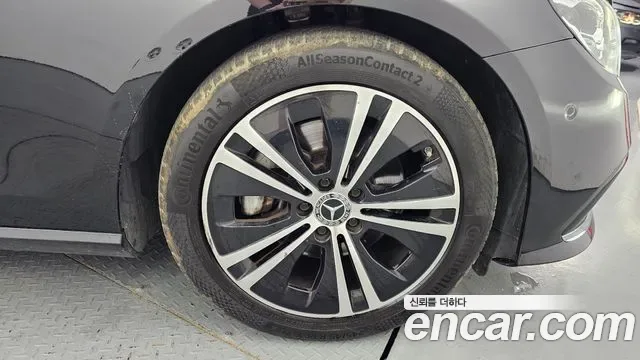 Mercedes-Benz E-Class E250, миниатюра 10