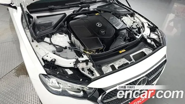 Mercedes-Benz E-Class E200, миниатюра 11