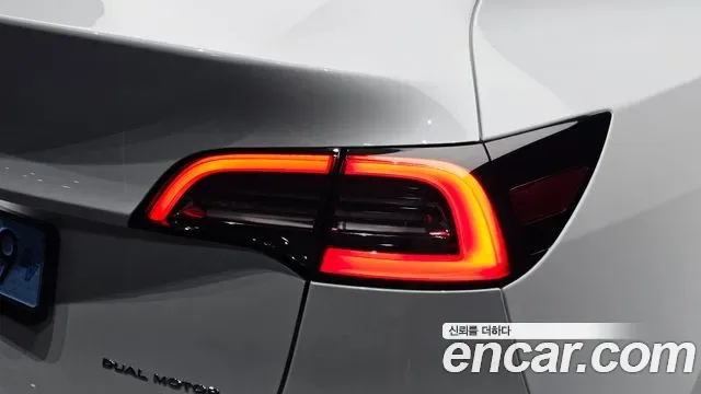 Tesla Y AWD, миниатюра 3