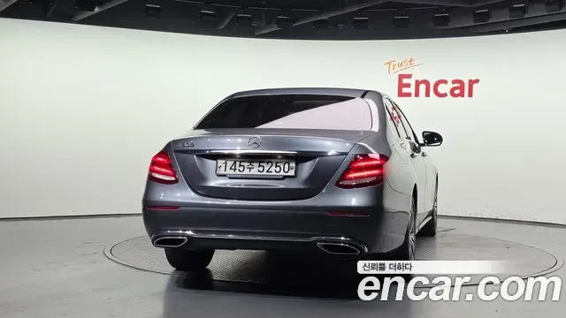 Mercedes-Benz E-Class E300, миниатюра 4