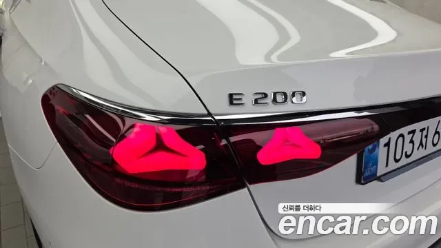 Mercedes-Benz E-Class E200 AMG Line, миниатюра 13