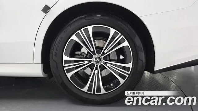 Mercedes-Benz E-Class E200, миниатюра 27