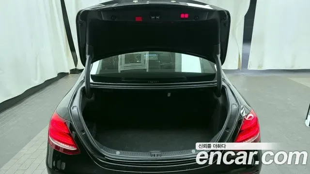 Mercedes-Benz E-Class E450 4MATIC, миниатюра 18