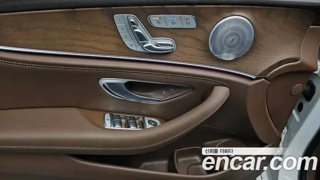 Mercedes-Benz E-Class E300 4MATIC, миниатюра 16
