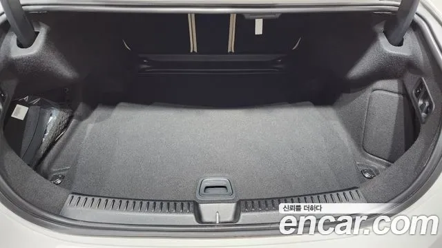 Mercedes-Benz E-Class E200, миниатюра 27