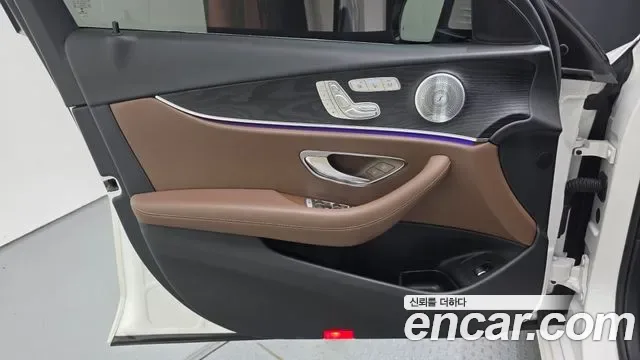 Mercedes-Benz E-Class E300, миниатюра 29