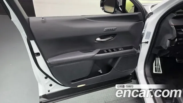 Lexus UX 2.0 F-Sport 2WD, миниатюра 11