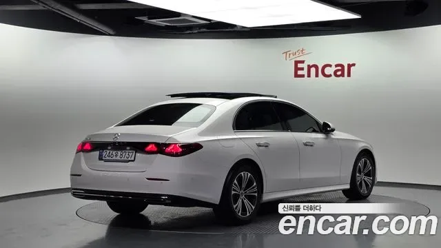Mercedes-Benz E-Class E200, миниатюра 26