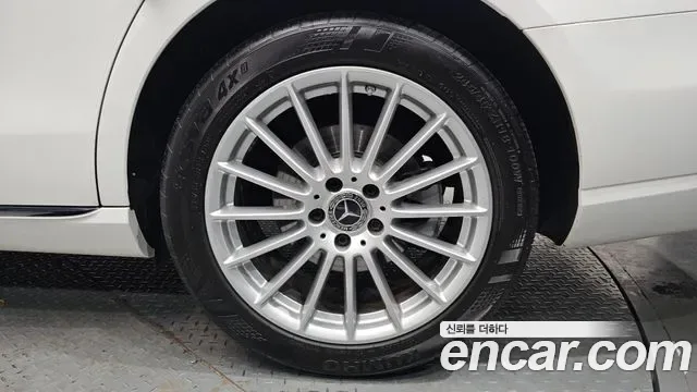 Mercedes-Benz E-Class E250, миниатюра 9