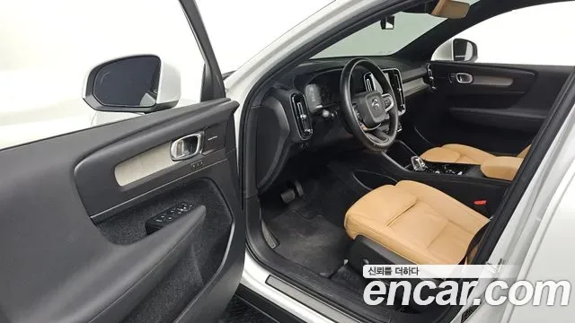 Volvo XC40 T4, миниатюра 7