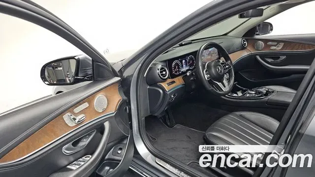 Mercedes-Benz E-Class E300 4MATIC, миниатюра 16