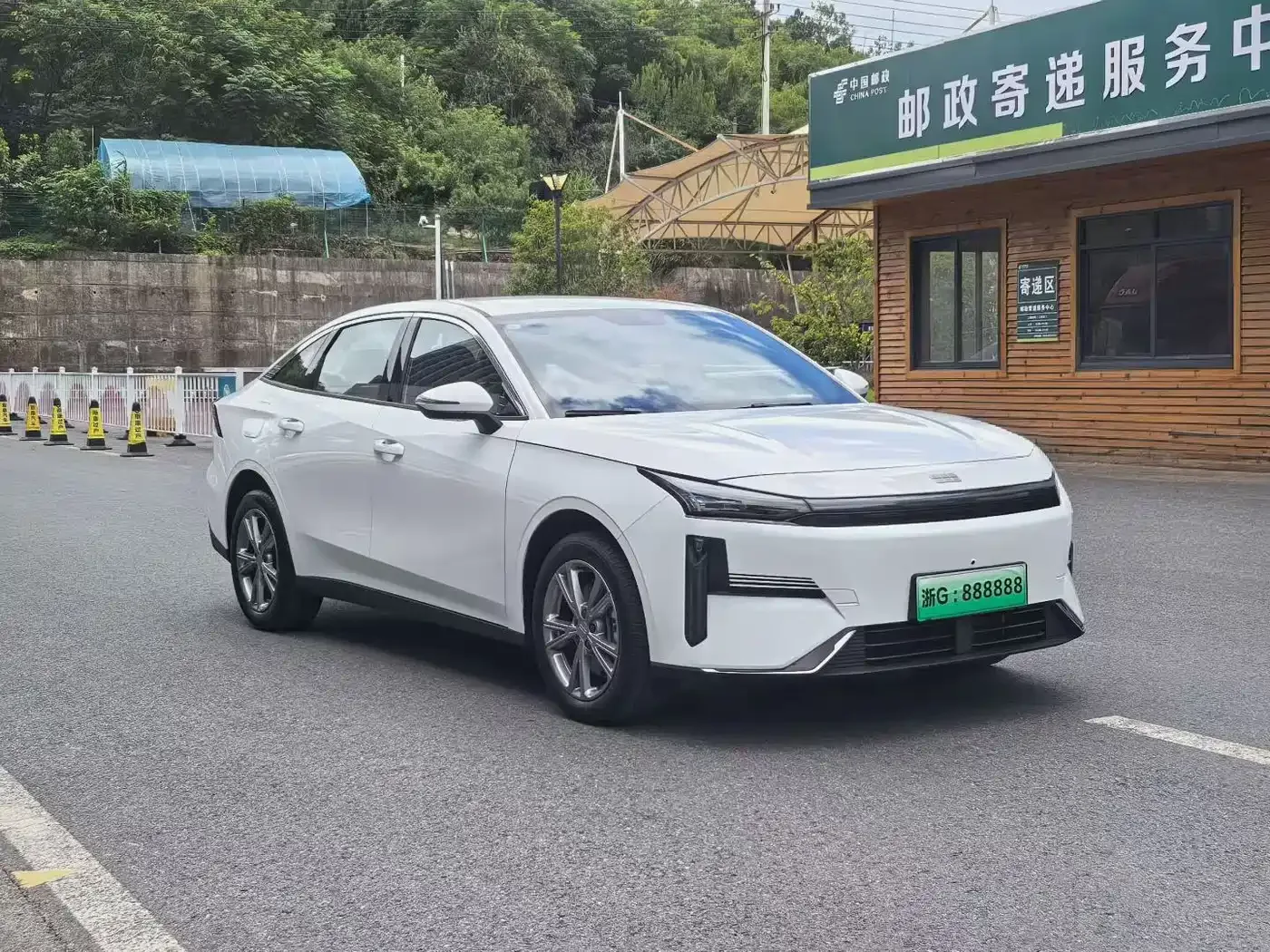 Geely Galaxy L6