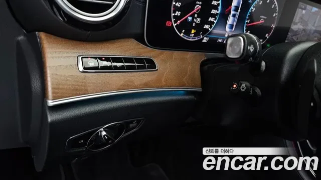 Mercedes-Benz E-Class E300 4MATIC, миниатюра 30