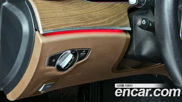Mercedes-Benz E-Class E250, миниатюра 20