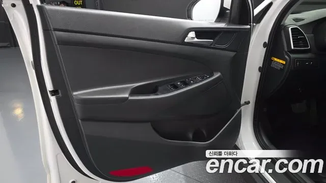 Hyundai TUCSON дизель 2.0 2WD, миниатюра 9