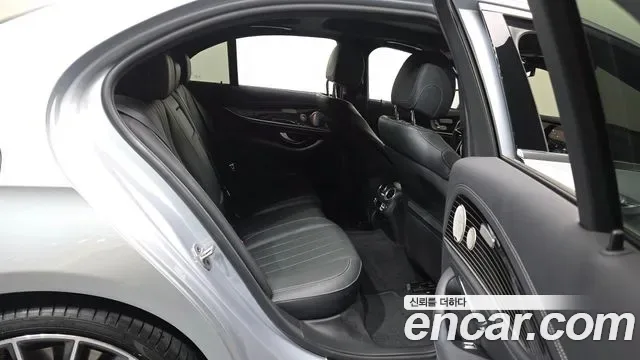 Mercedes-Benz E-Class E450 4MATIC, миниатюра 25