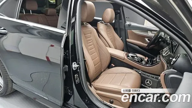 Mercedes-Benz E-Class E300 4MATIC AMG Line, миниатюра 21