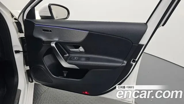 Mercedes-Benz A-Class A200d, миниатюра 7