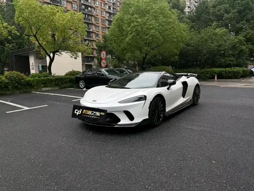 McLaren GT