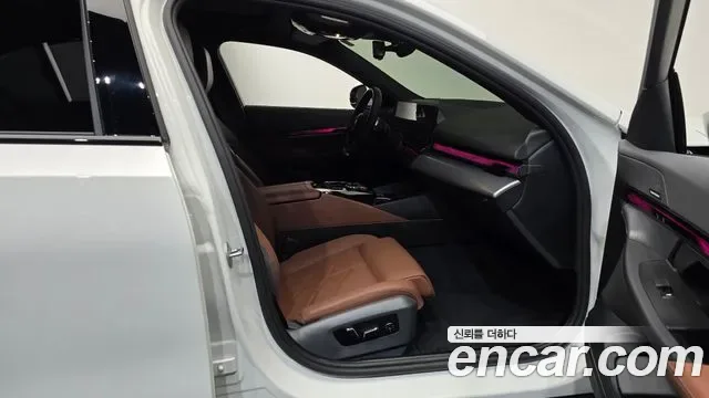 BMW 5 (G60) 530e xDrive M, миниатюра 24