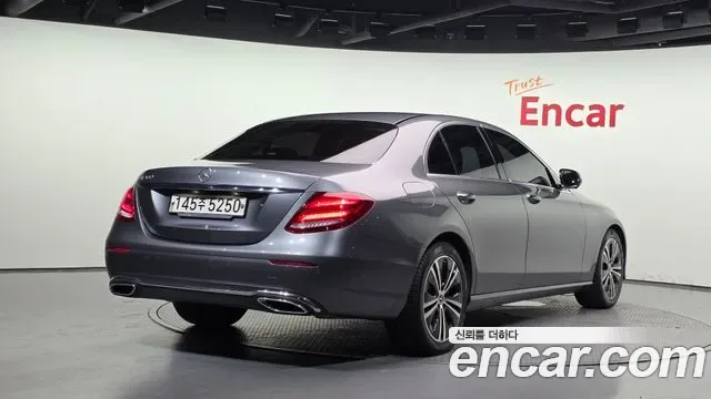 Mercedes-Benz E-Class E300, миниатюра 9