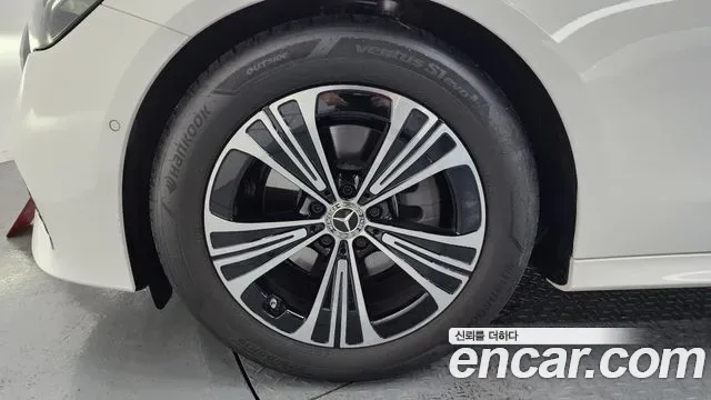 Mercedes-Benz E-Class E200, миниатюра 4
