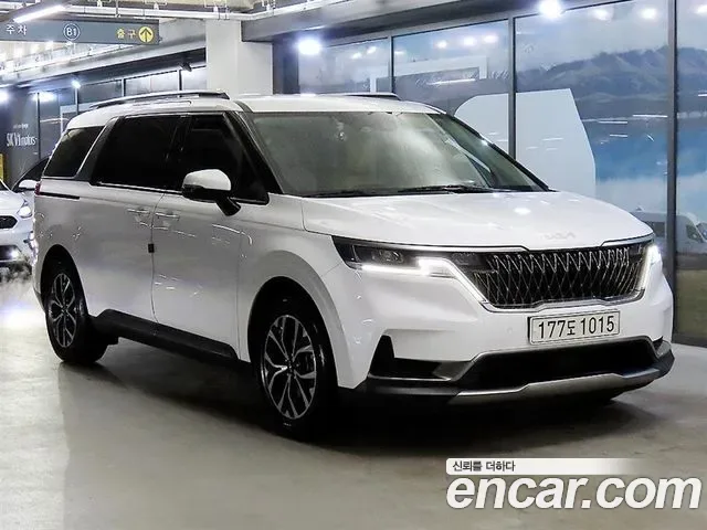 Kia Carnival бензин 9 мест Signature