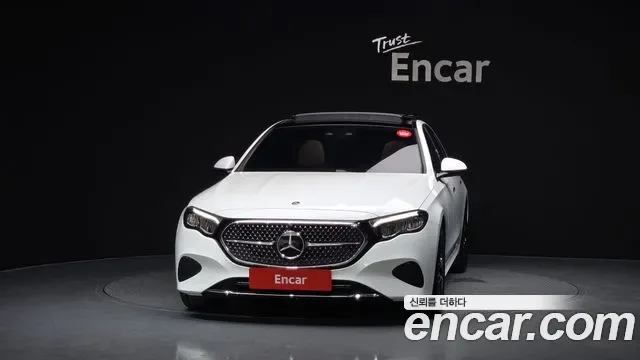Mercedes-Benz E-Class E200, миниатюра 26