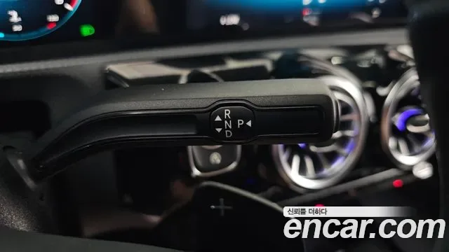 Mercedes-Benz A-Class A200d, миниатюра 11