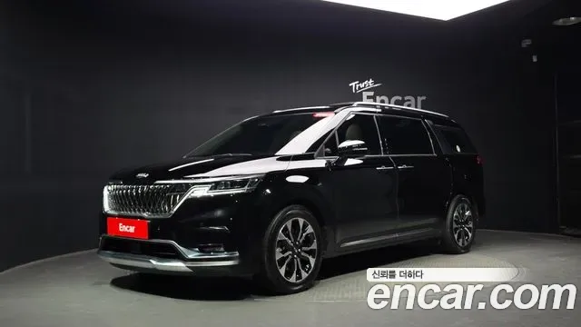 Kia Carnival бензин 7 мест Signature